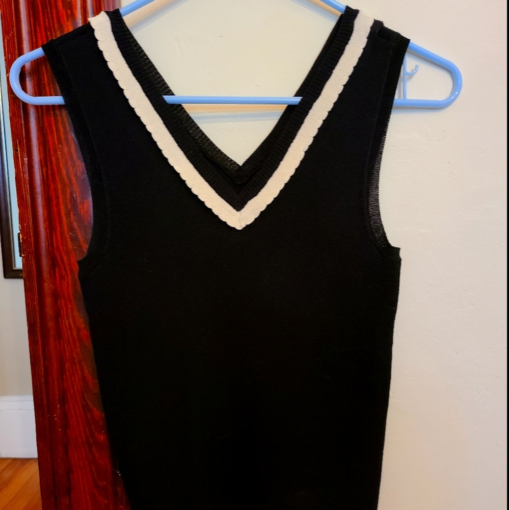 Anne Klein scalloped v neck sweater tank